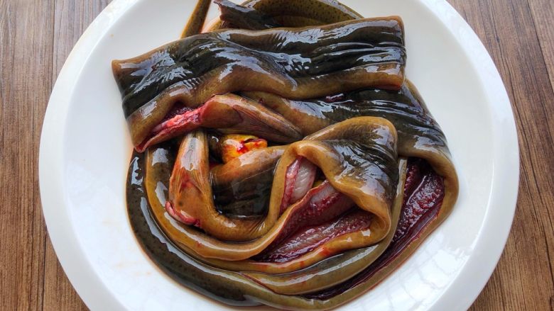 红烧鳝段,<a style='color:red;display:inline-block;' href='/shicai/ 404'>黄鳝</a>4条,买的时候让店家处理好
