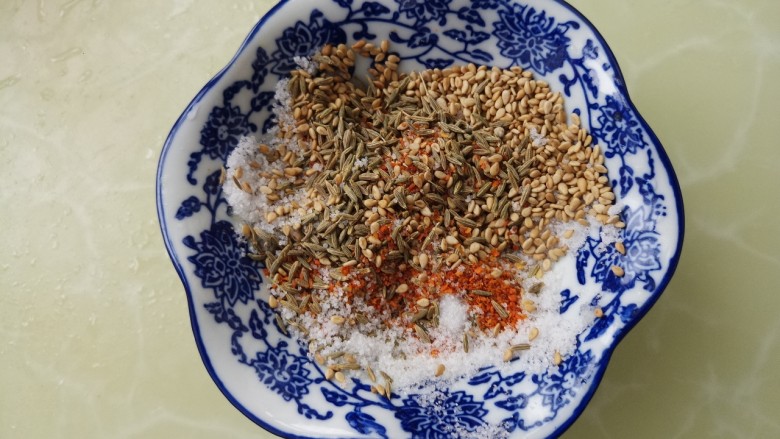 牛肉花生炒饭,拌匀。