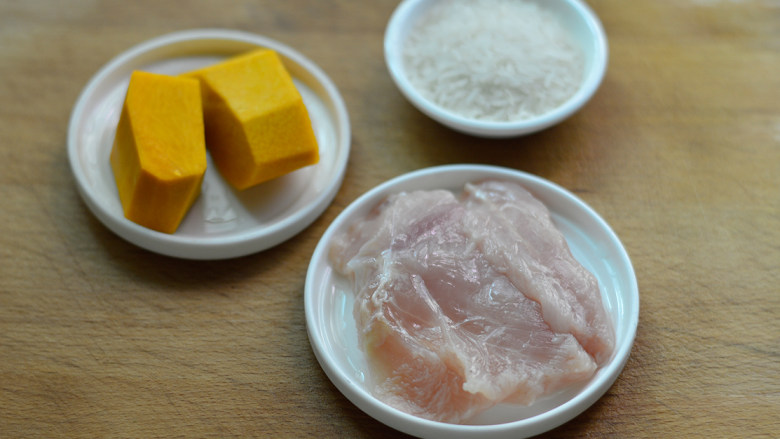 南瓜鸡肉粥(辅食),先将主要材料准备好