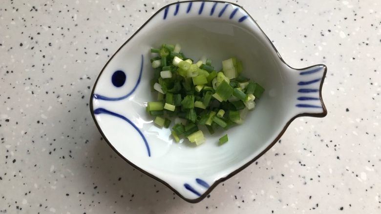 什锦冬瓜汤,<a style='color:red;display:inline-block;' href='/shicai/ 157'>小葱</a>洗净之后切圈