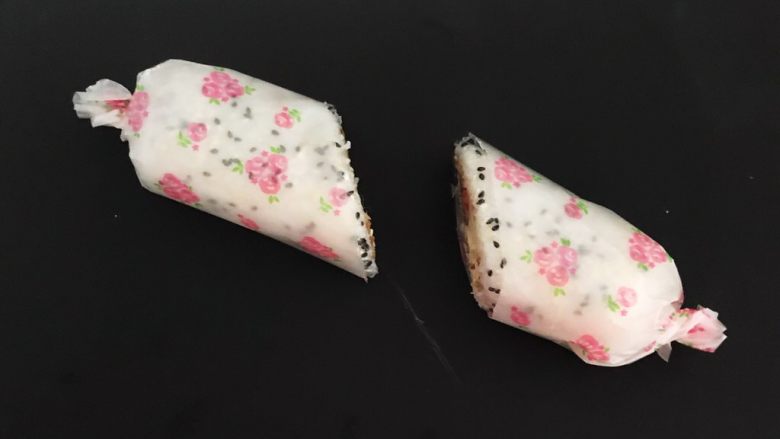 上班族的便当 风味独特的粢饭团,从中间切开