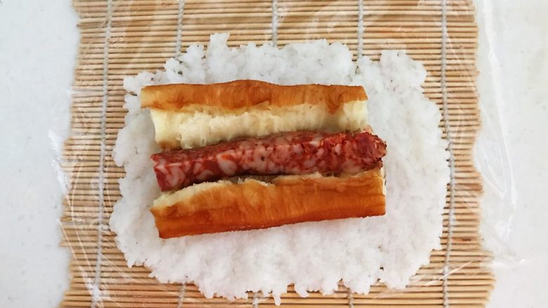 上班族的便当 风味独特的粢饭团,在油条中间加入腊肠