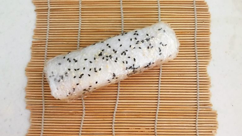 上班族的便当 风味独特的粢饭团,再用保鲜膜包起来