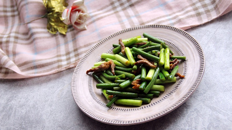 蒜苔炒肉丝