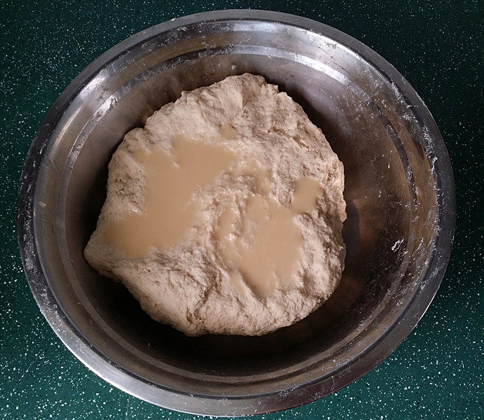 免揉豆渣杂粮面包#无糖素油#,根据面团干湿情况可适当加放红薯豆浆,配料中的豆浆量不一定需全加完