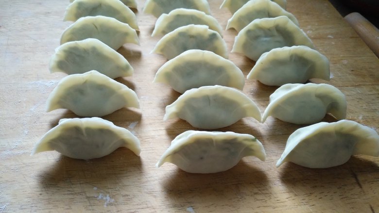 绿苋菜馅饺子,包成饺子,