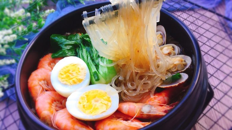 鲜味十足+海鲜红薯粉丝煲,成品图