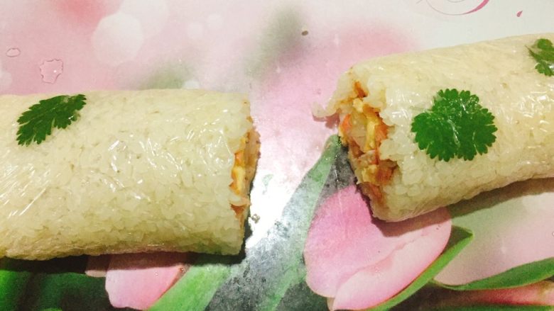 中式手抓糯米饭团,切开,满满的配料,太赞了,一口一个满足