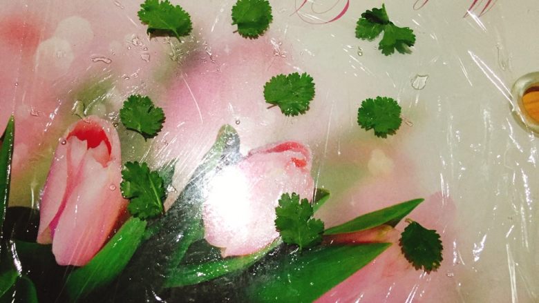 中式手抓糯米饭团,放几片香菜叶,这个纯粹点缀哈