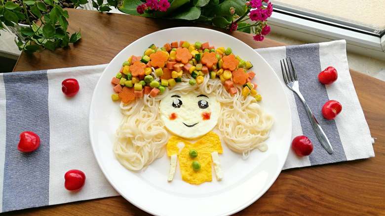 花仙子早餐面,丫头着急吃了去上课,那就开吃吧!