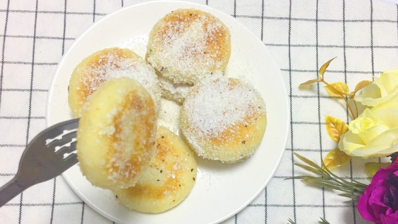 雪顶土豆饼,淡淡的奶香味，好好吃