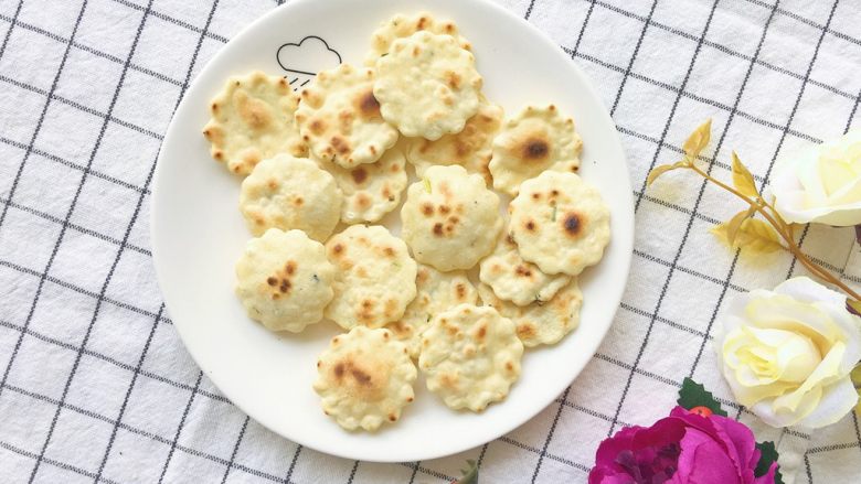 葱花芝麻小饼,迷你小饼做好啦