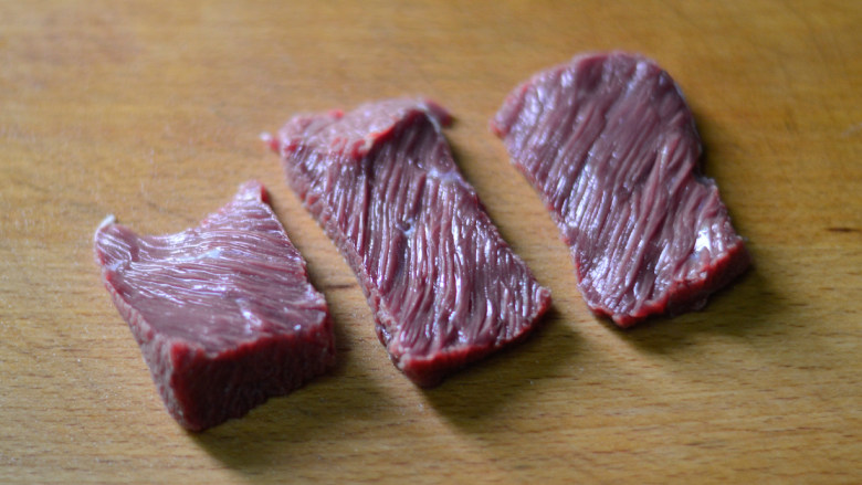 番茄牛肉粥（辅食）
,将<a style='color:red;display:inline-block;' href='/shicai/ 216'>牛肉</a>切成薄片