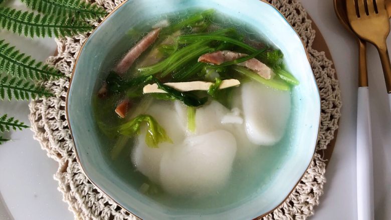 芹菜香干红肠汤年糕,开吃(❀ฺ´∀`❀ฺ)ノ