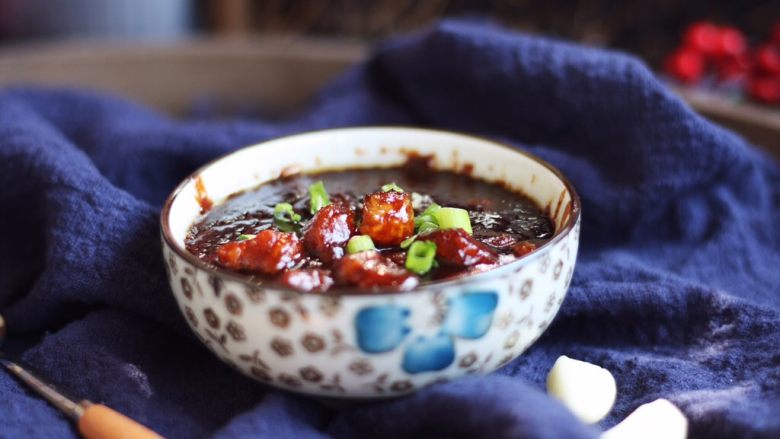 肉丁炸酱,这次的肉粒如骰子般大小,很有质感,喜欢吃肉的朋友会很解馋。