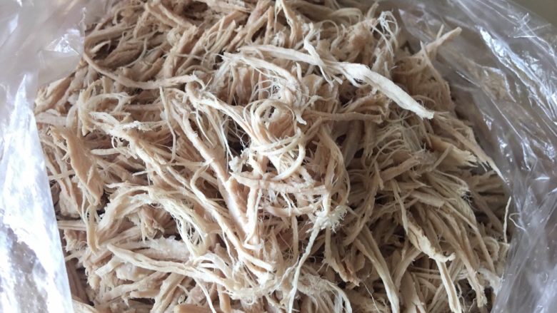 自制肉松,用手再撕一下,肉呈细丝