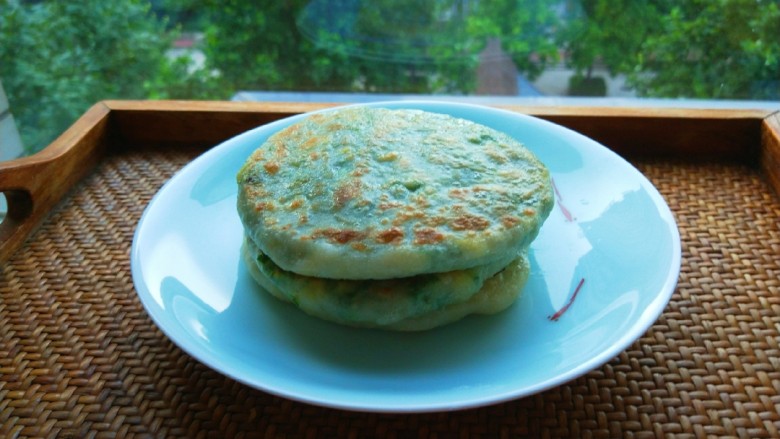 韭菜鸡蛋虾皮馅饼,成品图