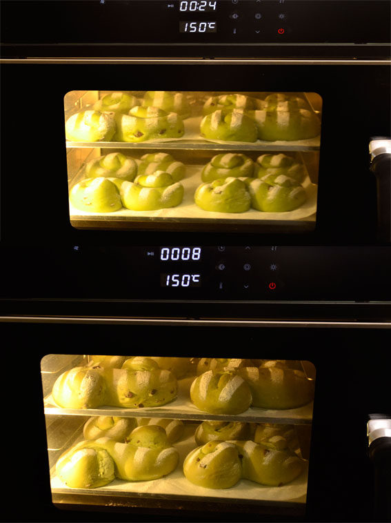 抹茶奶酪软欧包,COUSS CO-960S电烤箱, 提前150度预热好,2层烤盘间隔放入,烘烤约25分。