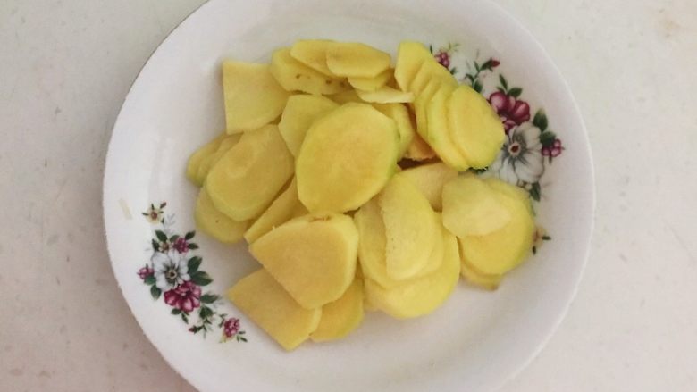 美味小零食 孜然香菇,<a style='color:red;display:inline-block;' href='/shicai/ 2801'>鲜姜</a>切成小片