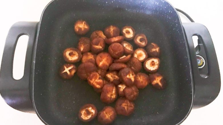 美味小零食 孜然香菇,炒匀即可