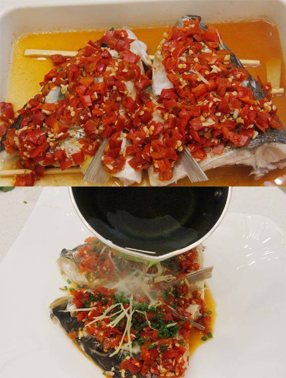 湘菜剁椒鱼头 新手家常菜,高压蒸好的鱼头拿出,移出装鱼的碗里【可以不拿出来直接在烤盘操作】不要底下铺的那些姜片葱白,鱼头上撒上葱花,烧滚的油淋上去,在倒入10克的生抽。
