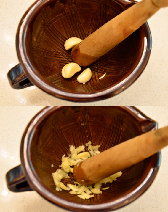 擂辣椒皮蛋 新手家常菜,辣椒洗干净去蒂,烤箱预热上下火250度烤5分钟