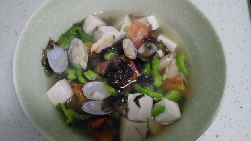 花蛤豆腐苦瓜汤