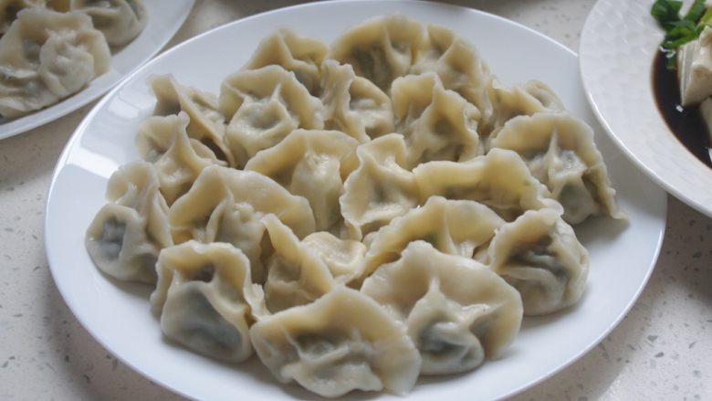 猪油韭菜苔木耳馅饺子,这样饺子煮好了!开吃吧!