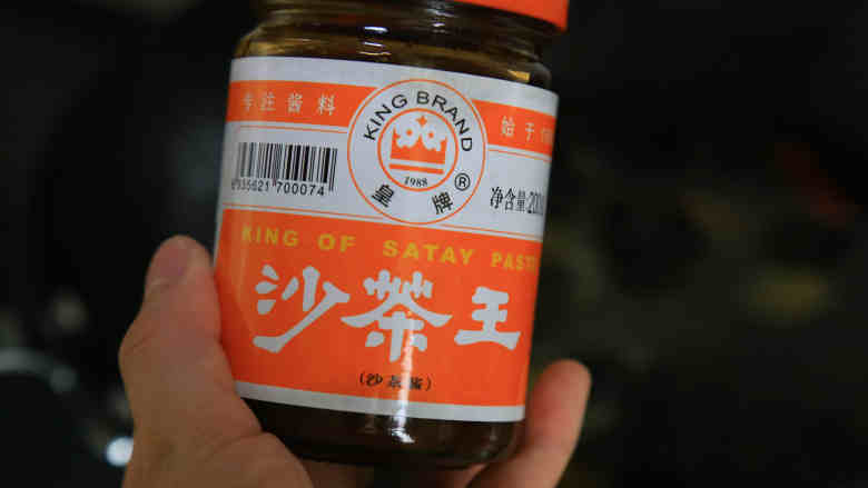 田螺开肉,倒入适量水,没过田螺,加入<a style='color:red;display:inline-block;' href='/shicai/ 788'>生抽</a>,糖,皇牌沙茶王,大火煮开后转小火煮20分钟。