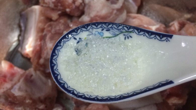 广东家常菜: 豆豉蒸排骨,大半勺砂糖。