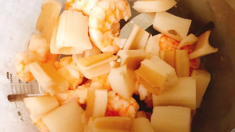 虾仁藕饼,搅拌食材