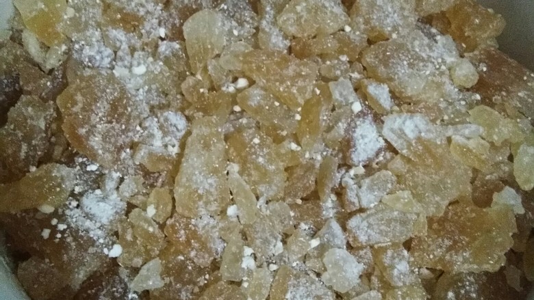 川贝冰糖柠檬膏,把柠檬跟冰糖放到炖锅去炖,调时间炖8小时,然后再调时间炖4小时,底下先放一层柠檬然后一层冰糖,就这样一层一层的放直到放完,最后把川贝粉洒在上面