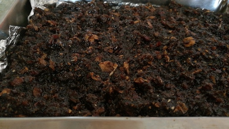 大暑处暑养生
黄芪黄精姜枣玫瑰八珍膏,熬至搅动有点困难,起锅装入盘中