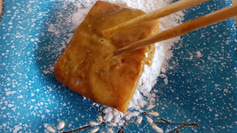 快手小食:咖喱巴沙鱼排,鱼排分别裹上淀粉,蛋液,面包糠