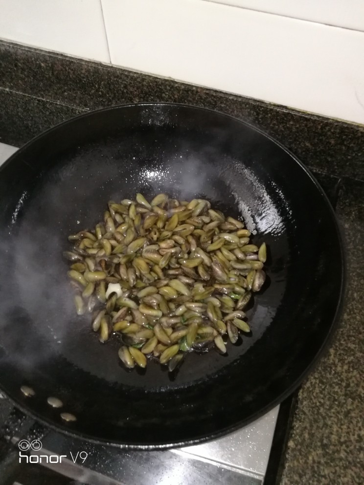 薄壳金不换(九层塔里的海瓜子),闻到香味时放薄壳