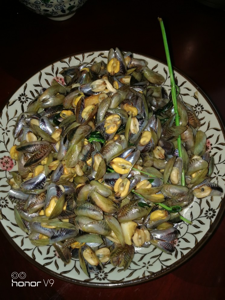 薄壳金不换(九层塔里的海瓜子),都是黄肉,很肥。