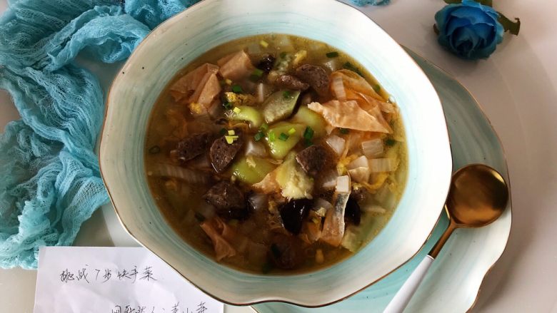 快手正餐 番茄酱杂烩汤,再加上米饭,晚餐妥妥的搞定啦(❀ฺ´∀`❀ฺ)ノ