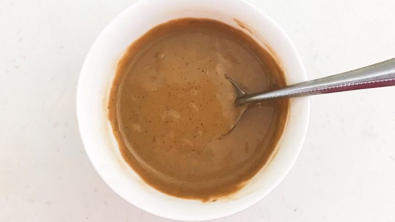 10分钟快手菜 凉拌麻酱豇豆,充分调匀备用