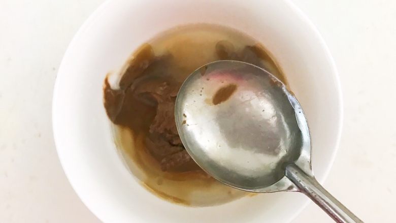 10分钟快手菜 凉拌麻酱豇豆,加入50ml凉开水