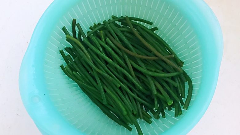 10分钟快手菜 凉拌麻酱豇豆,沥干水份