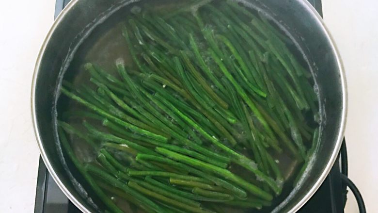 10分钟快手菜 凉拌麻酱豇豆,焯水4分钟