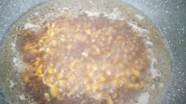 米饭杀手的家常菜~锅塌豆腐,另起锅倒入少许油煸香蒜末,倒入适量水或高汤,倒入1勺<a style='color:red;display:inline-block;' href='/shicai/ 788'>生抽</a>大火煮开,豆腐本身没什么味道,调味尽量浓郁点。