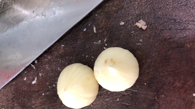 夏天这样吃:李庄白肉,拍蒜。如果你家有捣蒜器味道更巴适