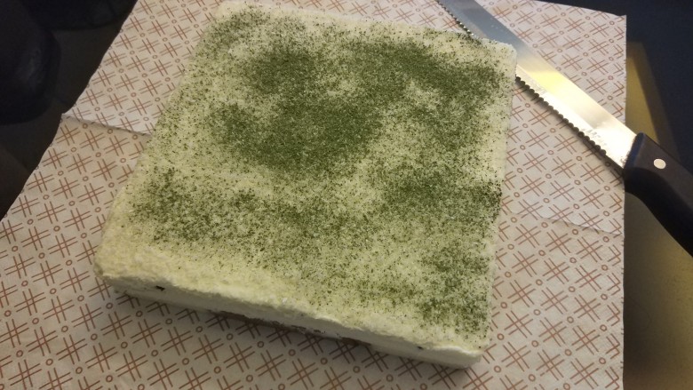椰蓉抹茶双层慕斯-KT,6.放入冰箱零度冷藏两小时 ,脱模后,即可食用。