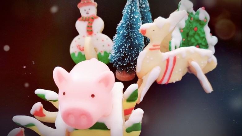 圣诞系列糖霜饼干(超详细),小猪🐷玩坏了,也上了雪橇😄
