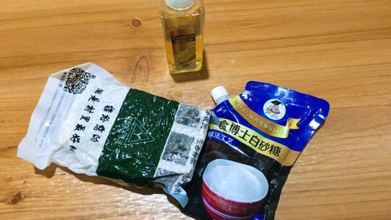 零失败+自制绿豆糕,食材准备好,这个是买脱了皮的绿豆