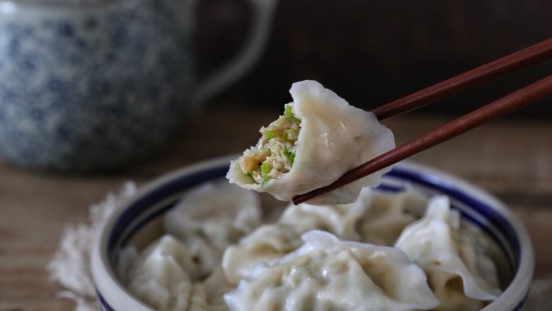 青椒猪肉馅水饺,味道超赞的哦！