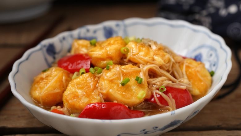 金针菇日本豆腐,一道色香味俱全的金针菇烧日本豆腐就做好了,超级下饭的哟!