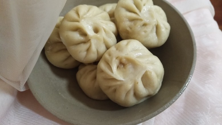 小笼包,凉水上锅30分钟,闷5分钟出锅了。