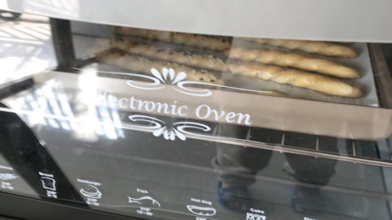 阿拉棒,送入烤箱中层170度上下火20分钟即可!